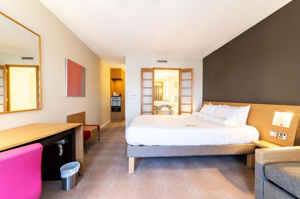 Novotel Southampton Room Type - Superior Room Novotel Southampton Room Type - Superior Room