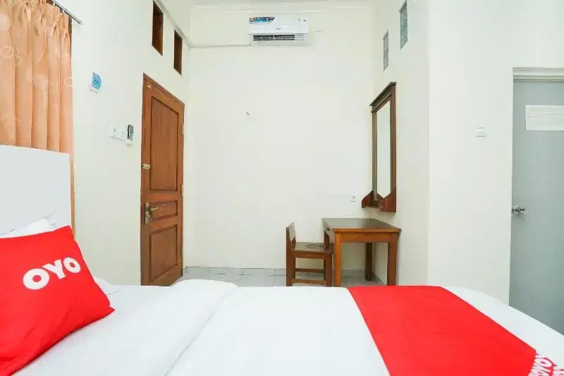Penginapan Anggrek Syariah 2 by OYO Rooms