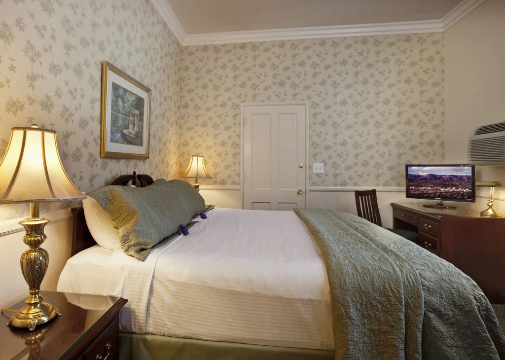 Lavender Inn by the Sea by null