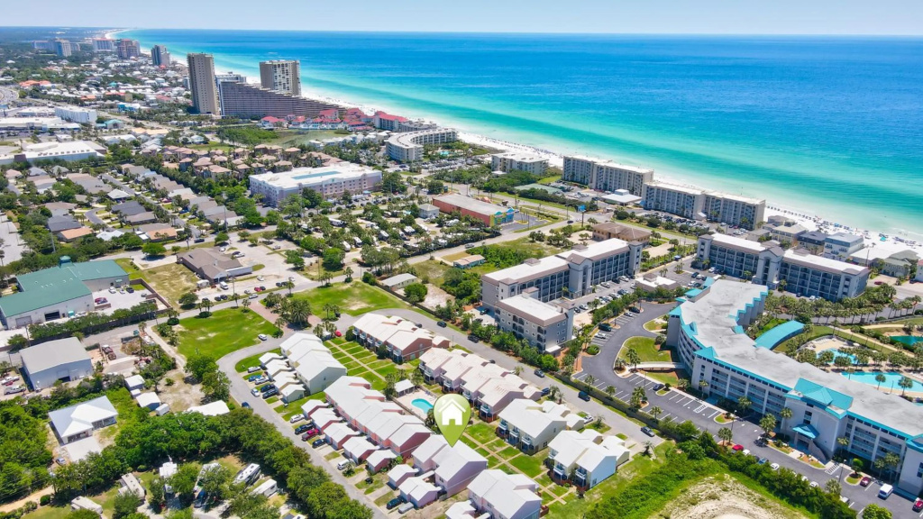Beach House 5min walk to beach, pool, pet friendly