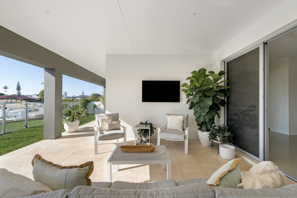 Luxe Family Entertainer on Canal Private Pool