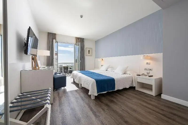 Superior Double room with sea view (full double bed)