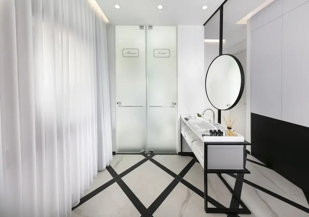 Double Suite with balcony (full double bed)