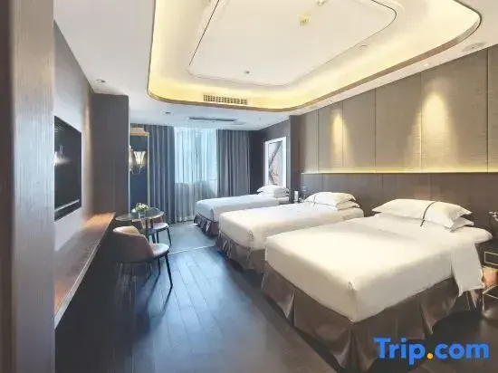 3 Bedrooms Standard room with street view