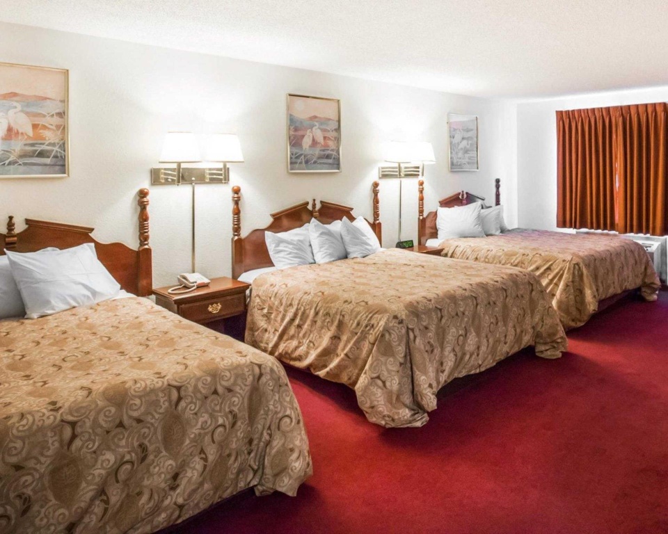 Standard Triple room