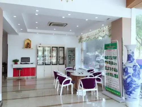 Food & Beverage