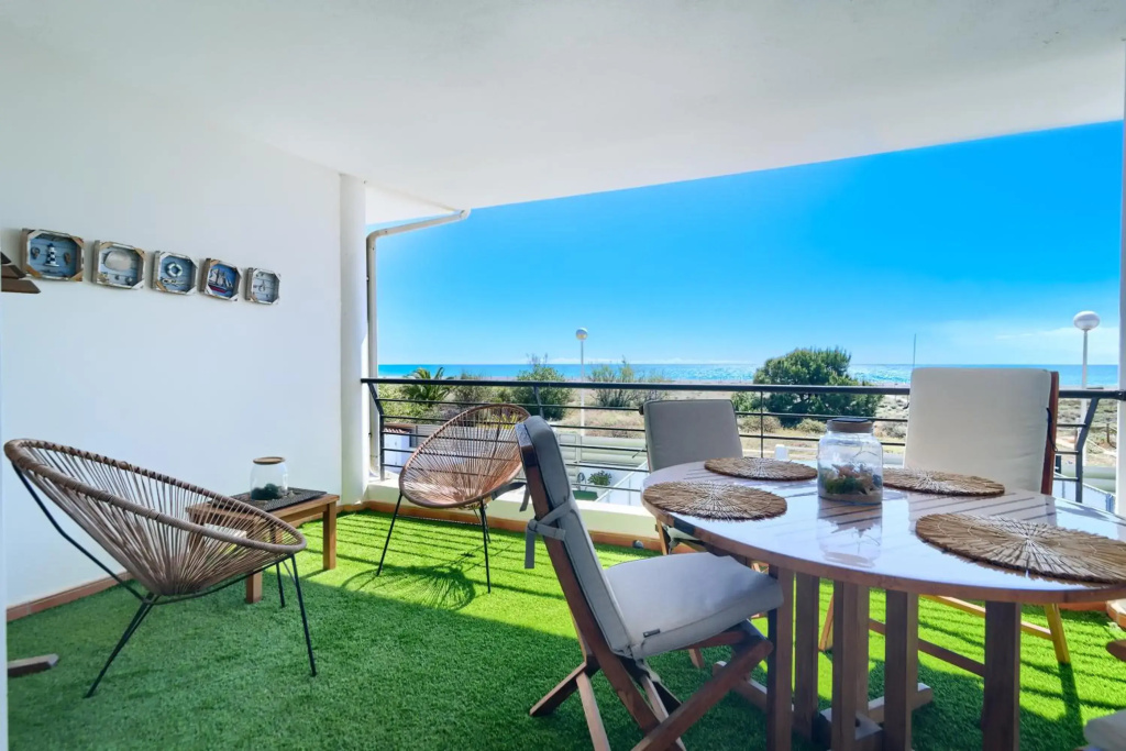 Adosado frente al mar con piscina privada