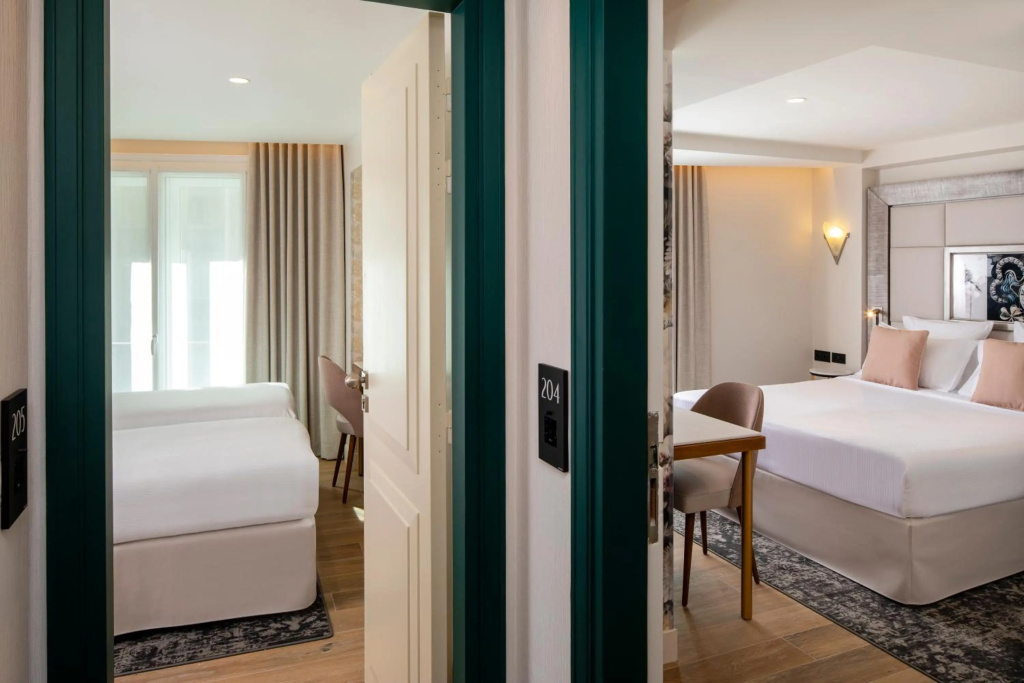 Отель Hotel Des Champs Elysees в Париже