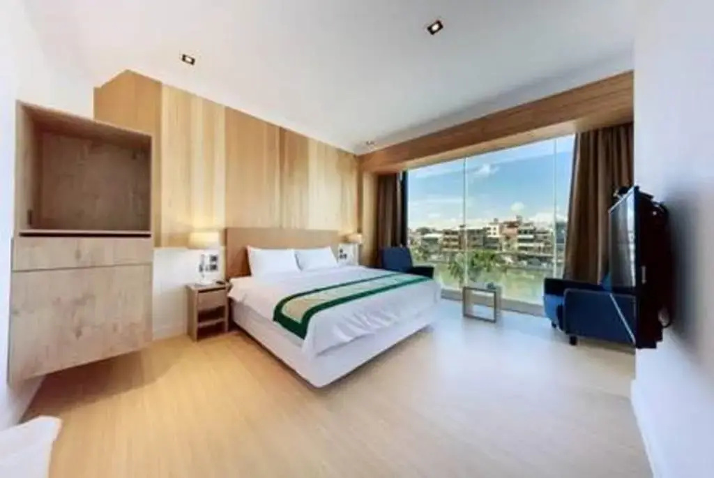 Standard Double room with river view (full double bed)