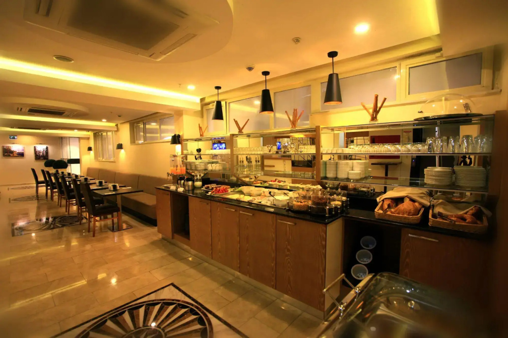 Food & Beverage