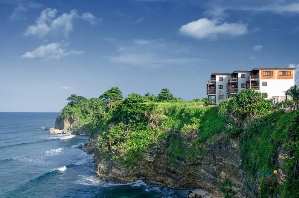 Beach & Waterfront