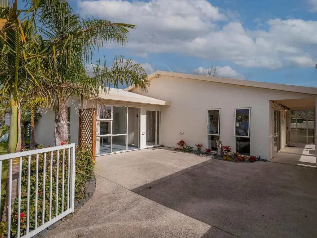 The Bach - Whangamata Holiday Home