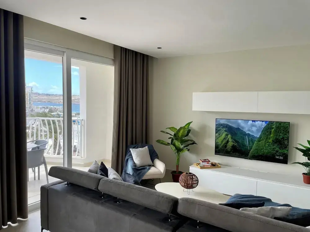 2 Bedrooms Luxury Apartment with sea view