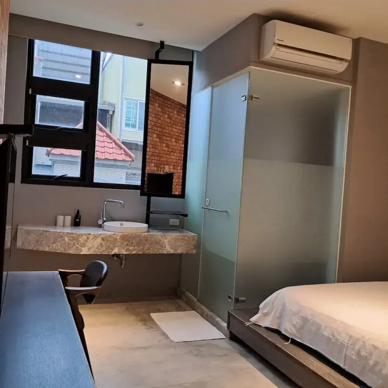 Economy room