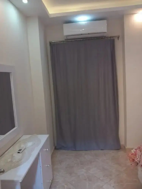 3-bed 2-bath Sleeps 7 With Free Parking
