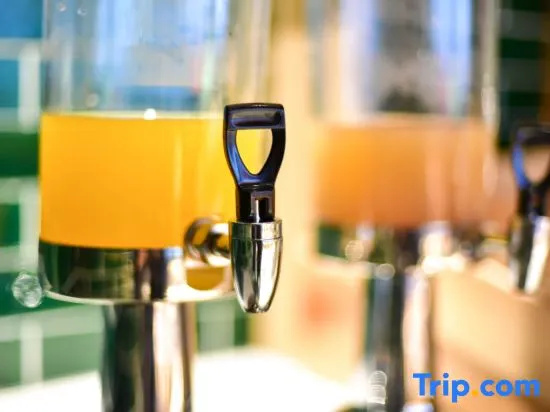 Food & Beverage