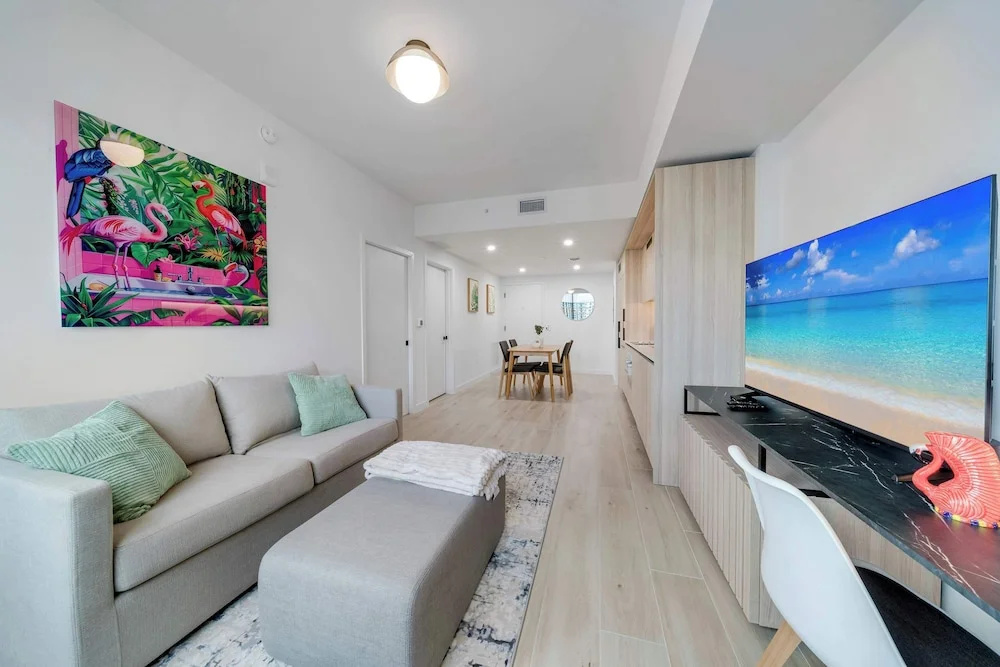 Sleek Escape-resort-style Stay With Pool & Parking photo 5