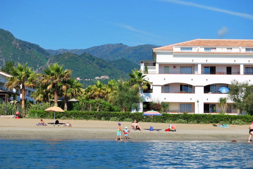 Beach & Waterfront