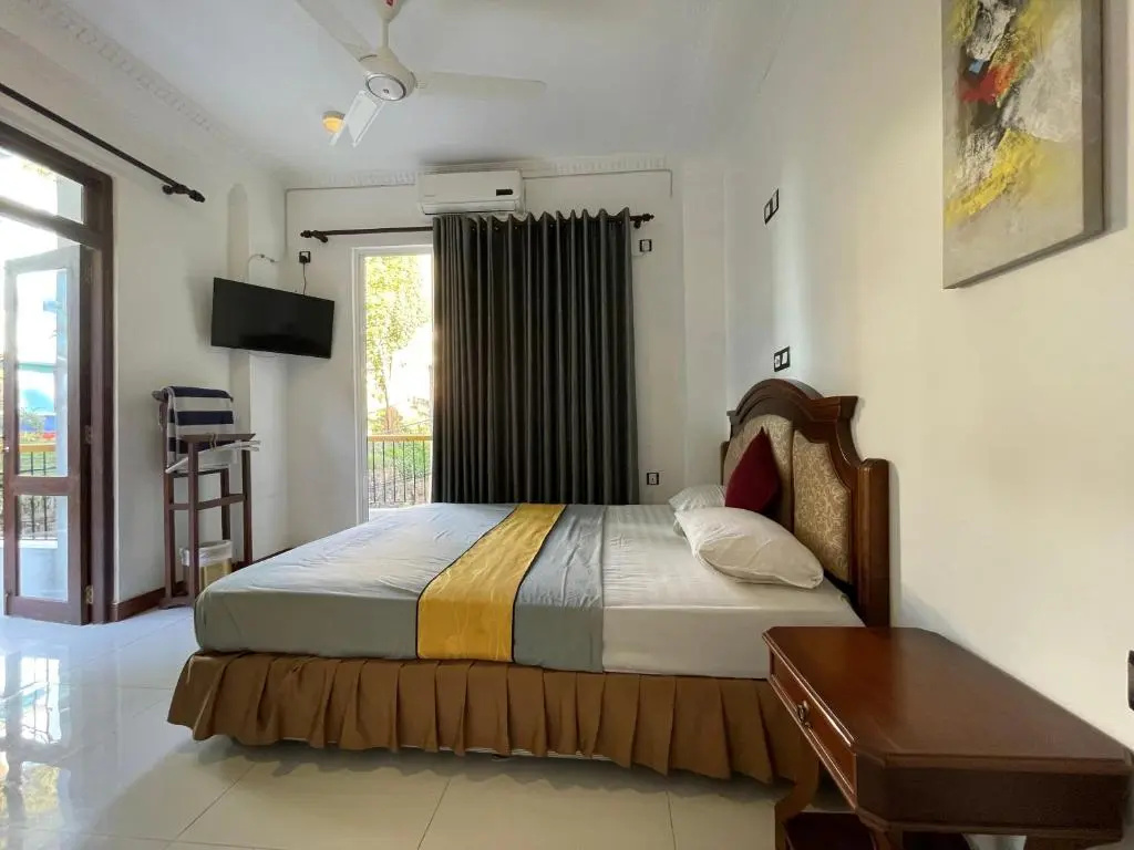 Deluxe Double room with balcony (full double bed)