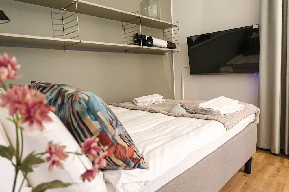 Luxury Business Studio Apartment Street View - Cityliving Umami