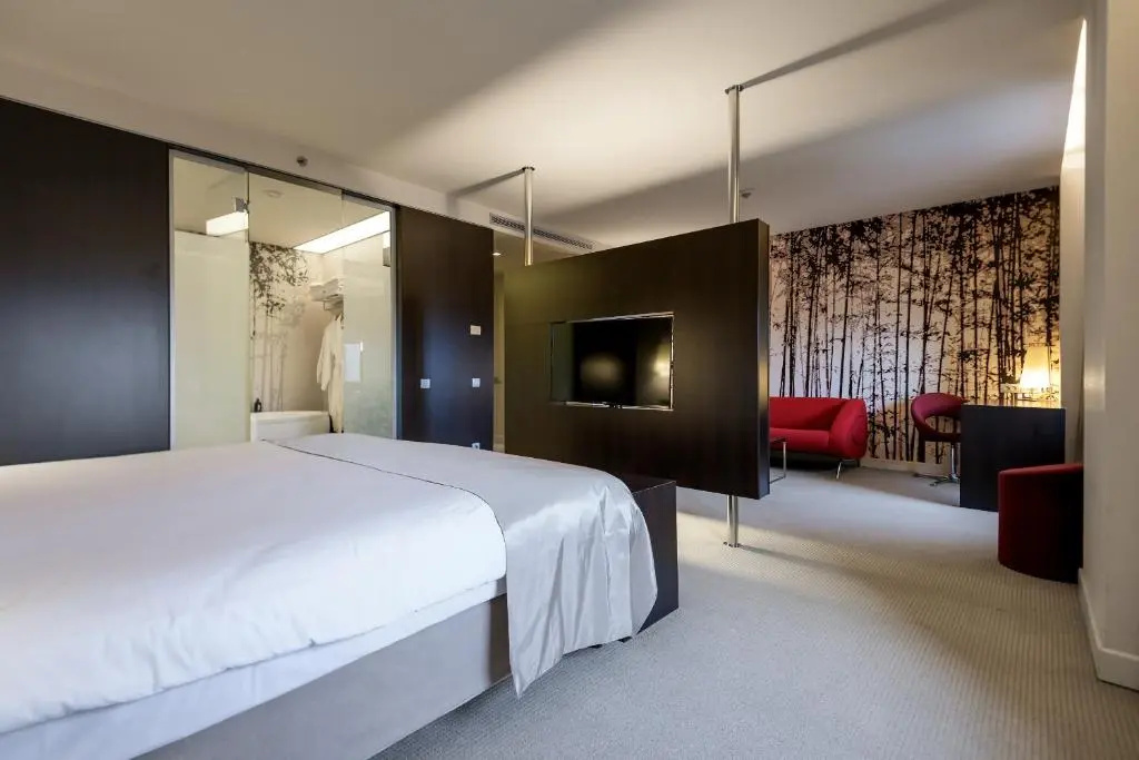 Double Suite (full double bed)