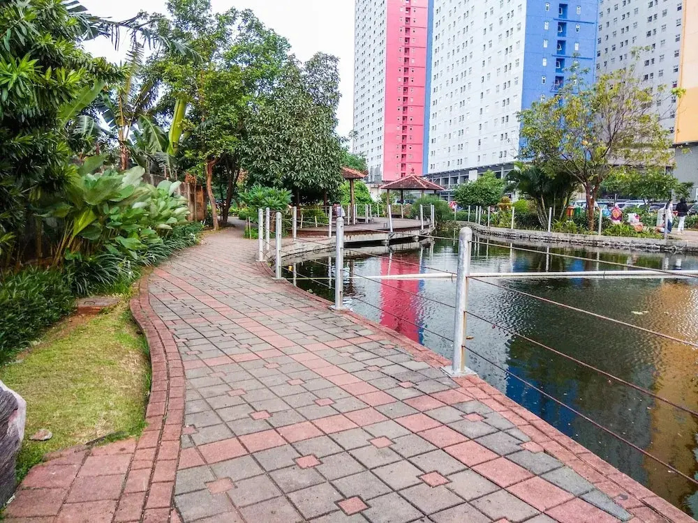 Cozy and Trendy Studio Green Pramuka Apartment