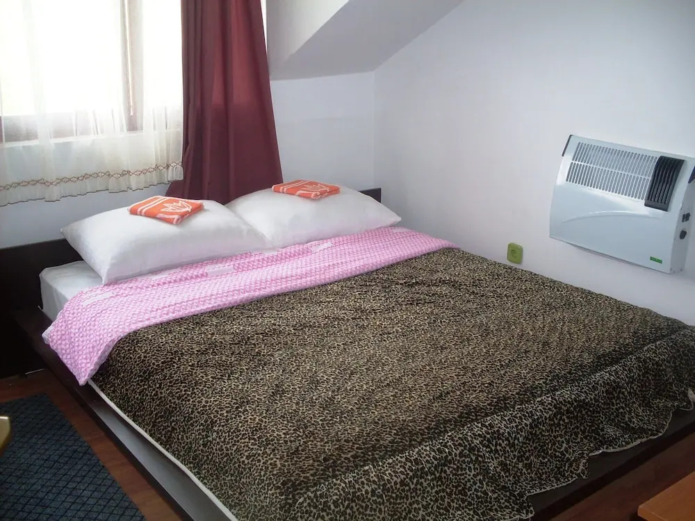 Standard Double room with balcony (full double bed)
