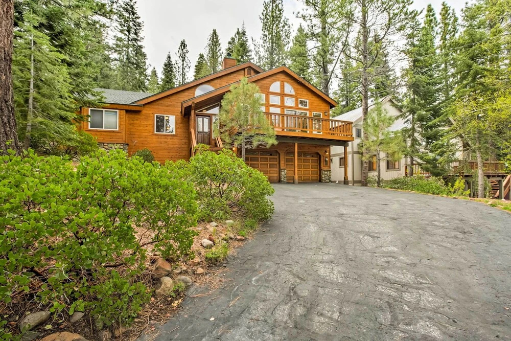 Hot Tub Access, Near Skiing: Tahoe Donner Cabin