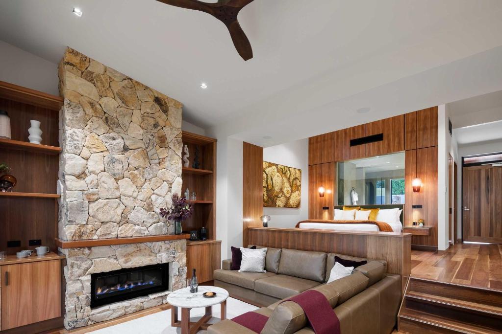 Sequoia Lodge - Exclusive Adults Luxury Retreat by null