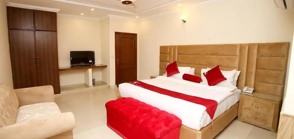Hotel Premier Inn Grand - Chambres