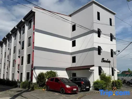 Spacious family-friendly apartment with Balcony!