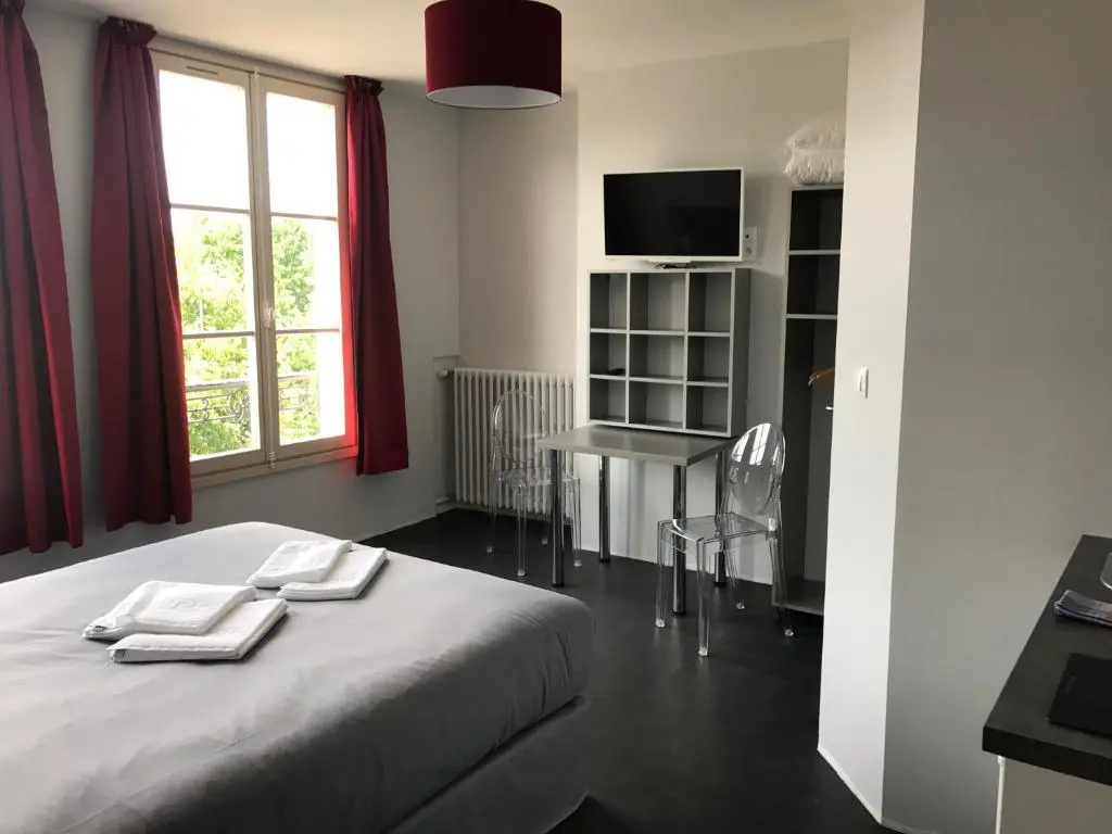 Deluxe Studio