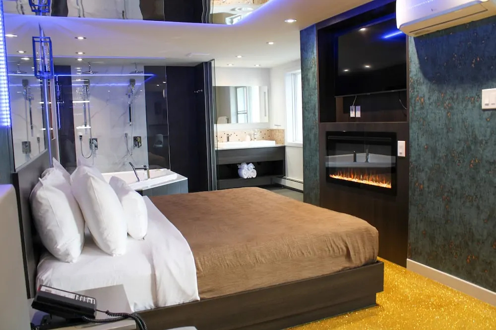 Double Suite (full double bed)