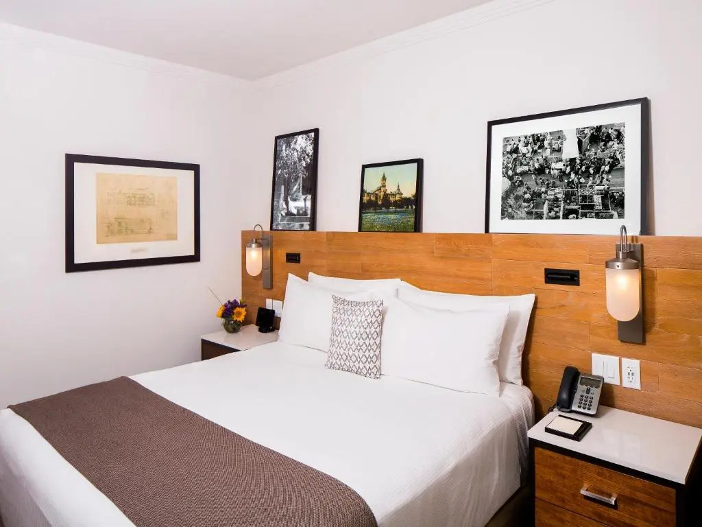 AT&T Hotel & Conference Center at the University of Texas - Chambres