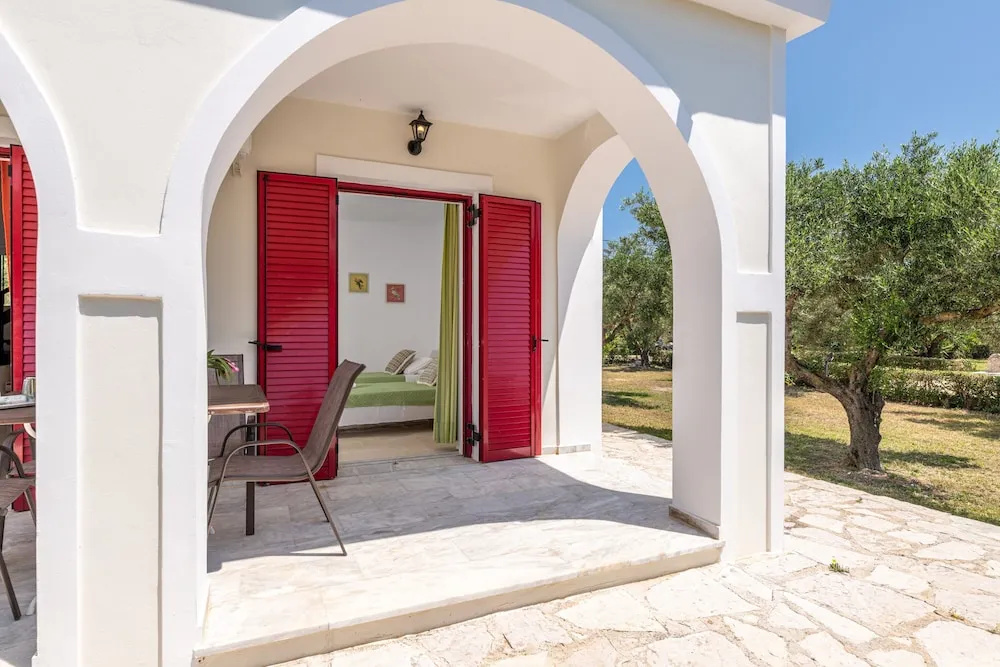 2 Bedrooms Classic Villa with garden view