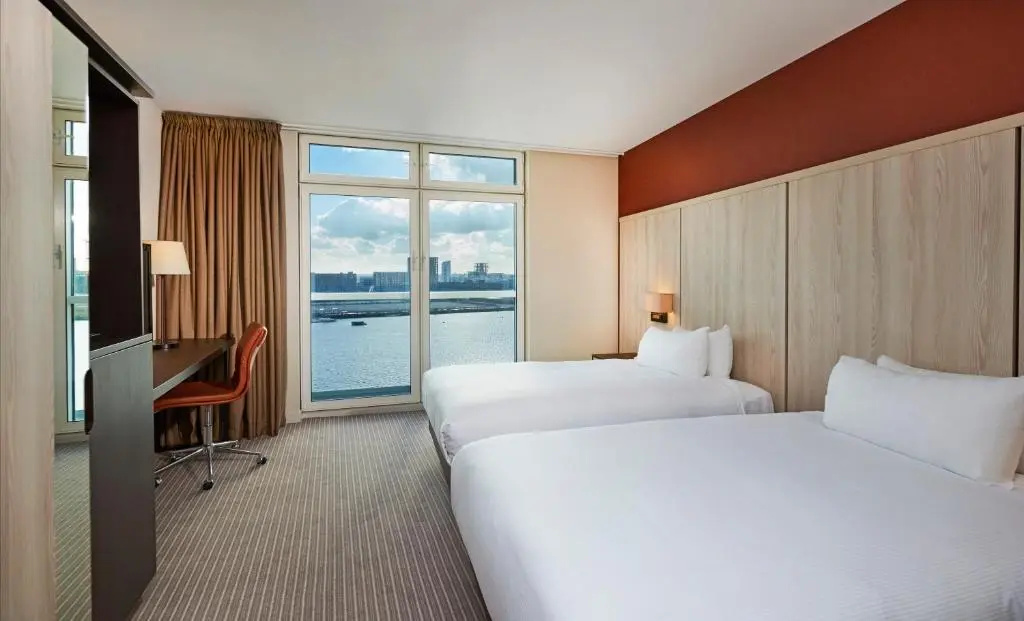 DoubleTree by Hilton Hotel London ExCel Room Type - QUEEN DELUXE ROOM W  VIEW