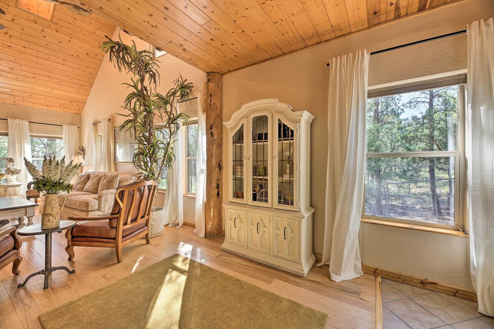 < 2 Mi to Hikes & Shops: Show Low Home w/ Deck