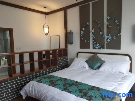 Deluxe Double room with river view (full double bed)