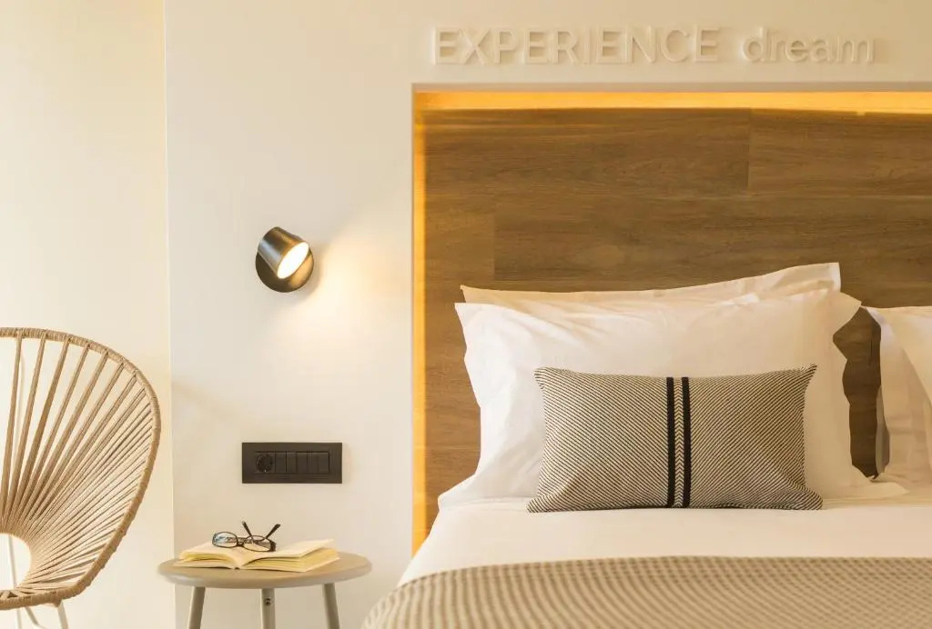 Deluxe Double room (full double bed)