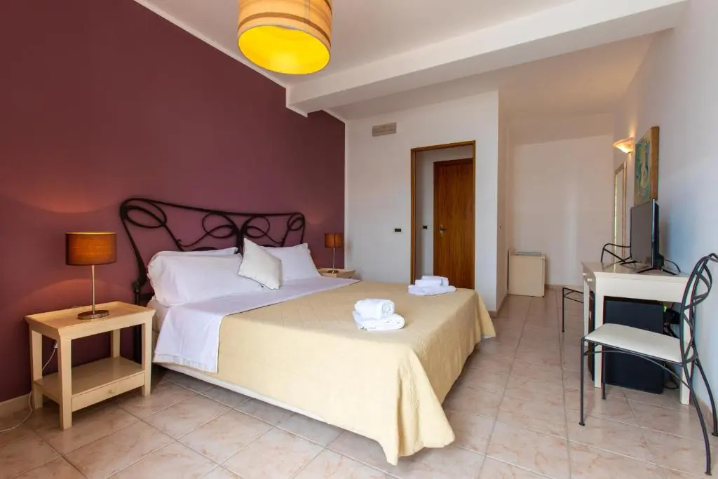 Superior Double room with sea view (full double bed)