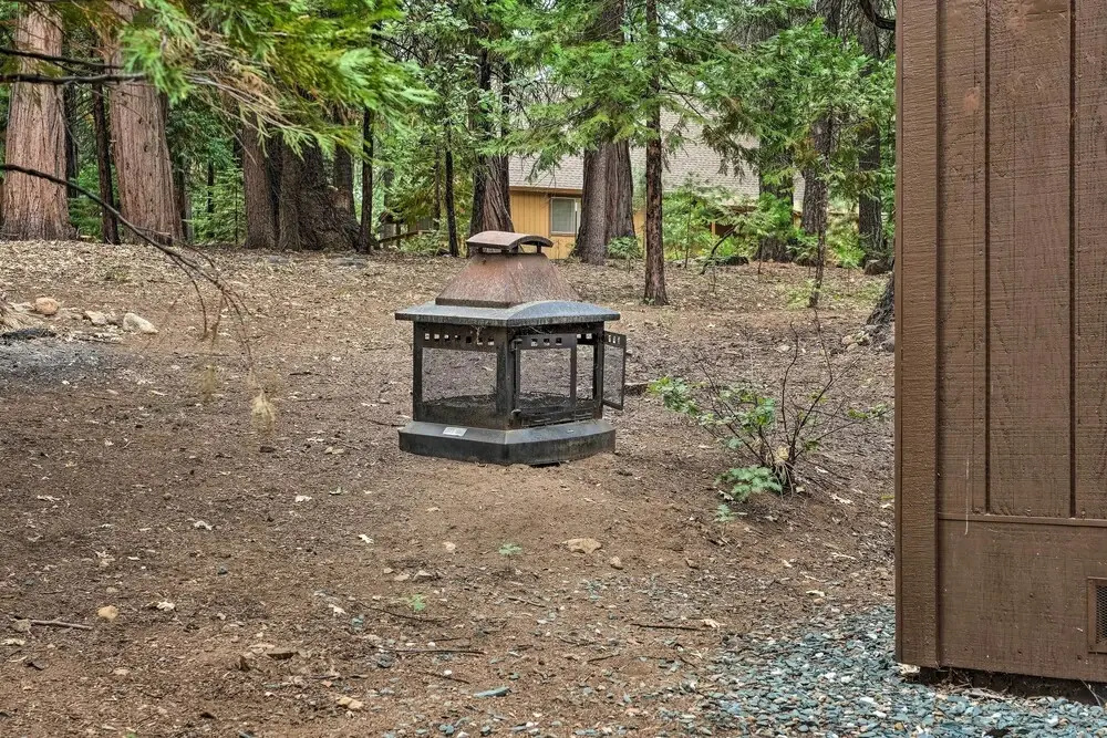 Cozy Camp Connell Cabin: Large Game Room & Decks!