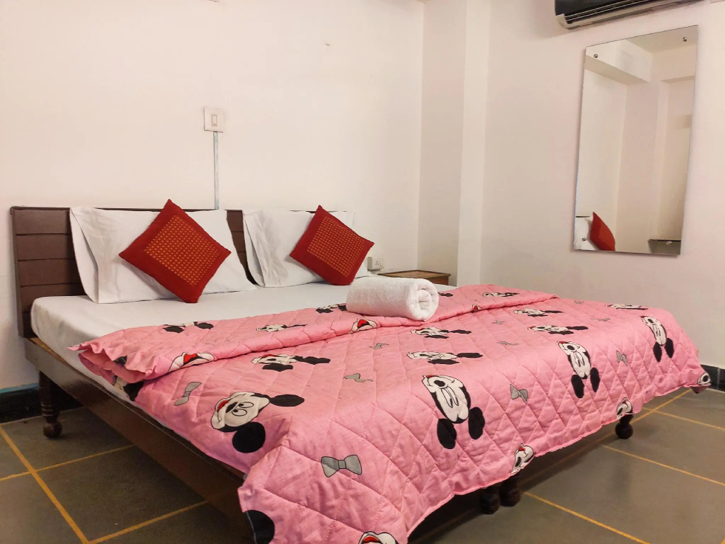 Deluxe Double room (full double bed)