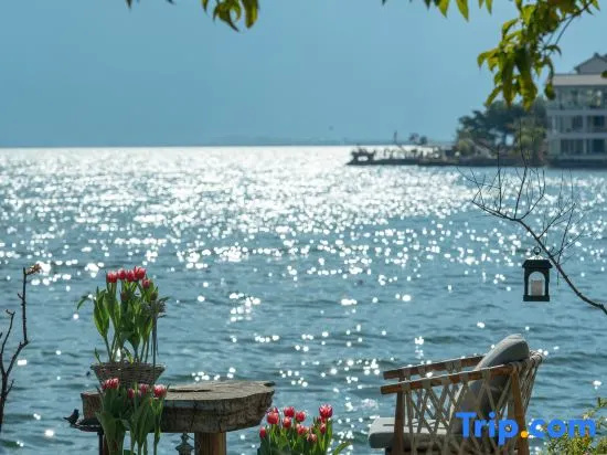 Hushan Yunyin · English Sea View Garden Resort Manor (Shuanglang Erhai Store)