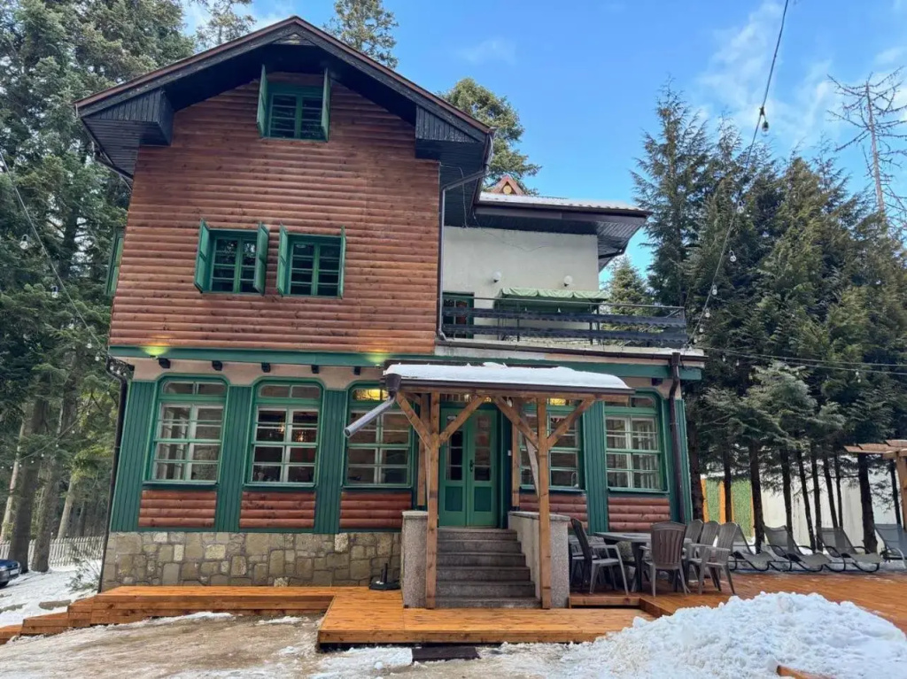 Villa Adis