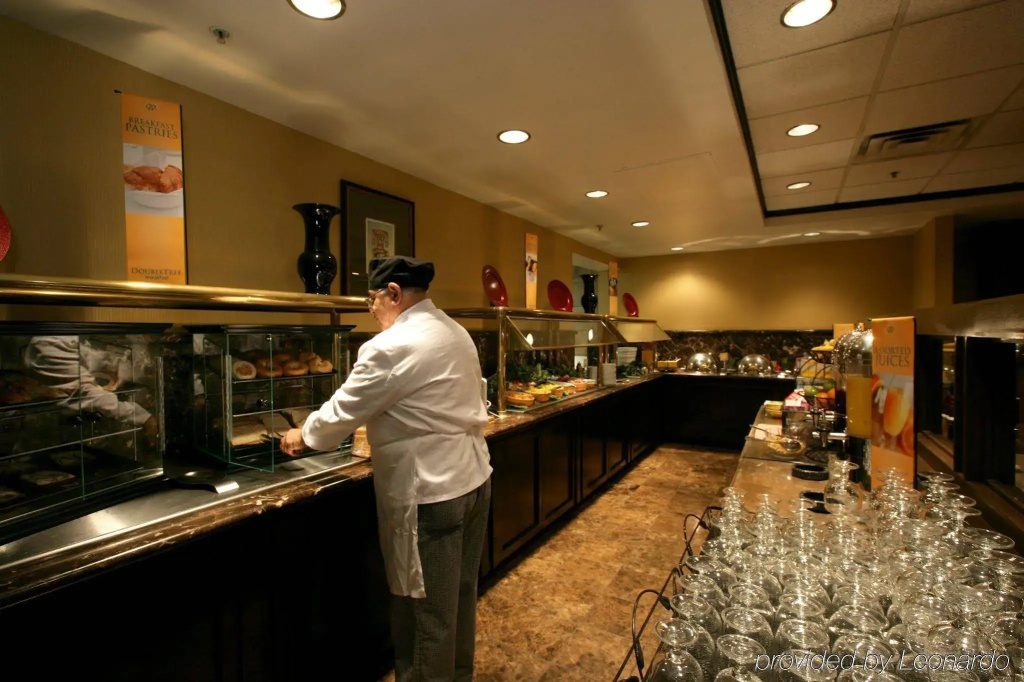 DoubleTree by Hilton Dallas - Market Center - фото 15