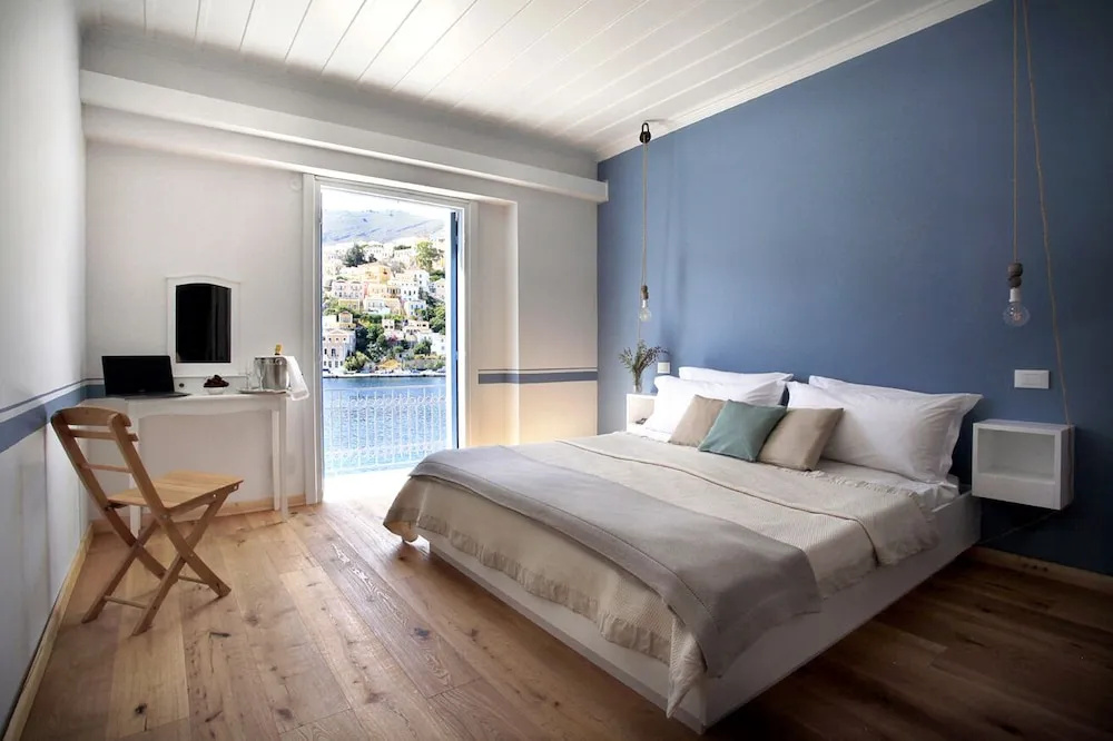 Standard Double room with balcony (full double bed)