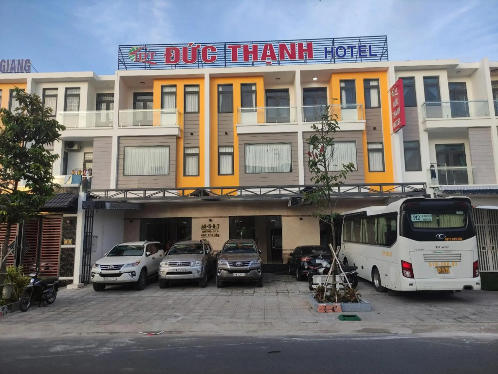 Đức Thạnh Hotel
