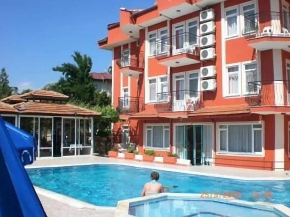 Red Rose Hotel - 5