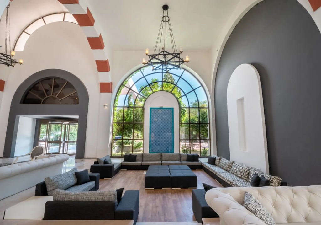 Lobby & Reception