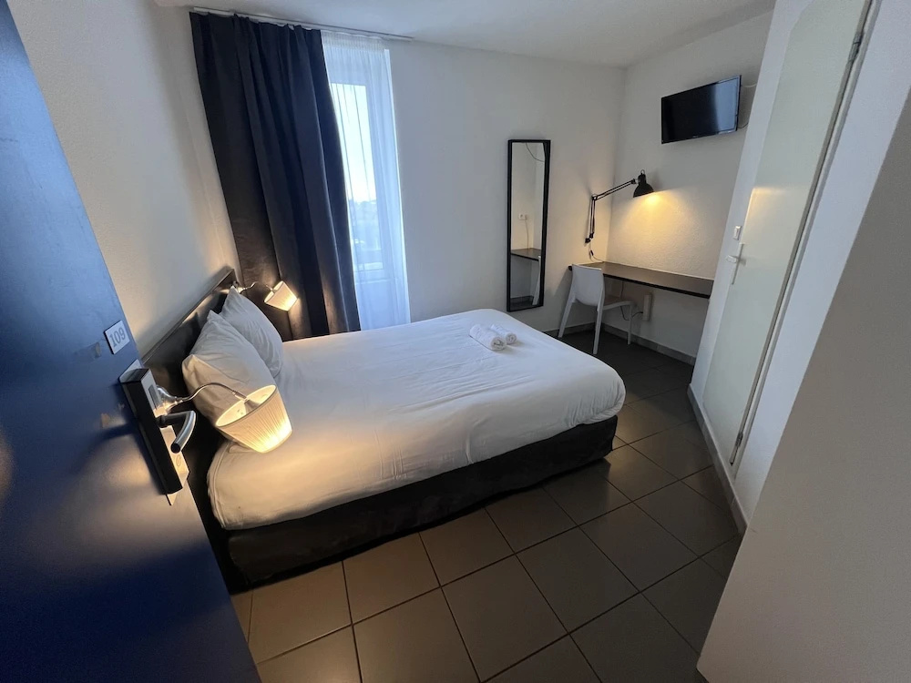 Economy room